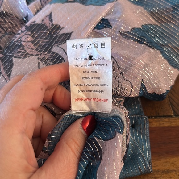 Ben Sherman Women’s 100% Silk Button Up Floral Blouse Medium Lavender and Blue - Picture 7 of 7